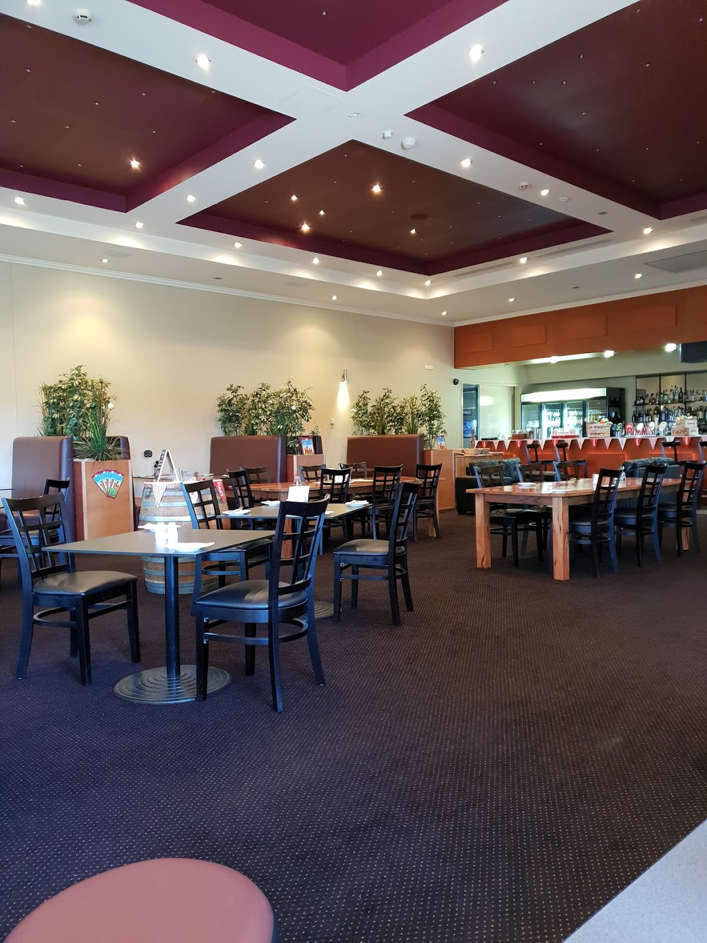 Parks Tavern & Restaurant | Bussell Hwy & Brittain Road, Bunbury WA 6230, Australia | Phone: (08) 9792 4566