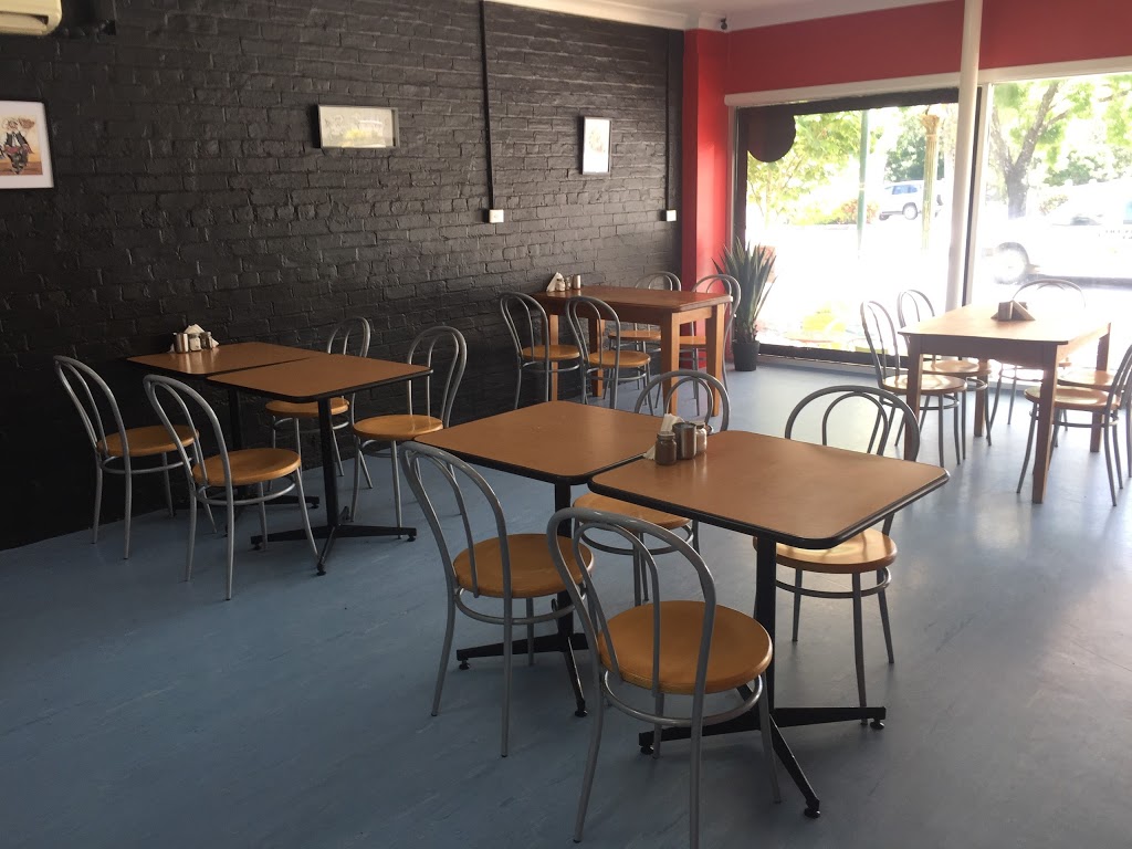 Adelong Cafe | restaurant | 49 Tumut St, Adelong NSW 2729, Australia | 0269462824 OR +61 2 6946 2824