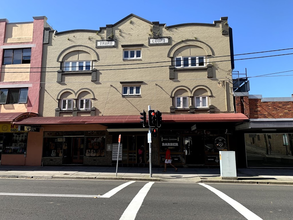 House of handsome barber shop Coogee | 128 Coogee Bay Rd, Coogee NSW 2034, Australia | Phone: 93158888