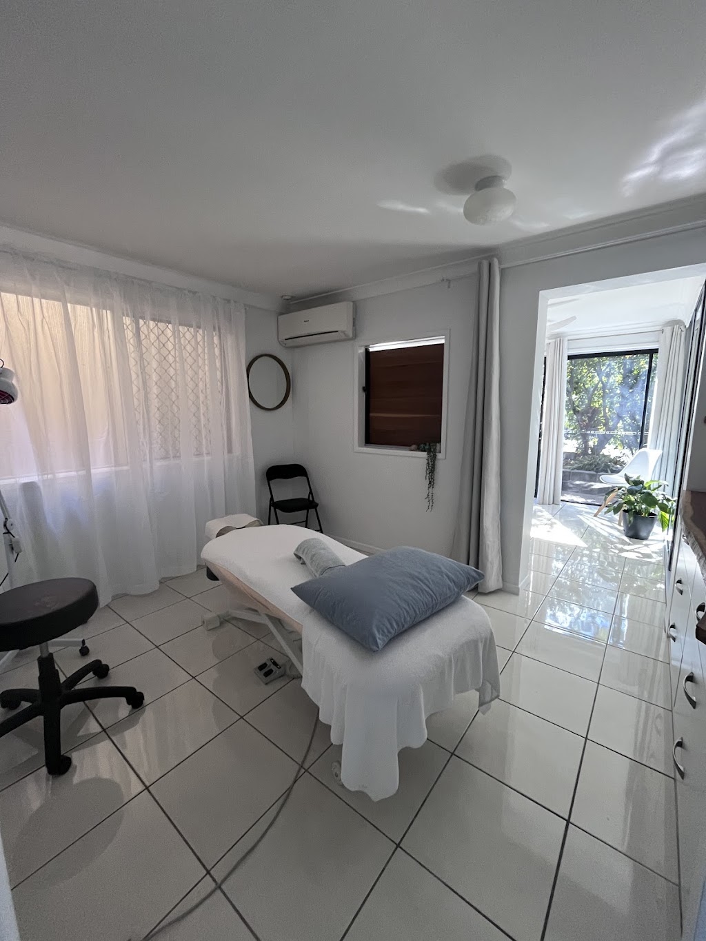 Kristan Turner. Bowen Therapist/ Remedial Therapies | 36 Stevenson St, Barlows Hill QLD 4703, Australia | Phone: 0431 371 360