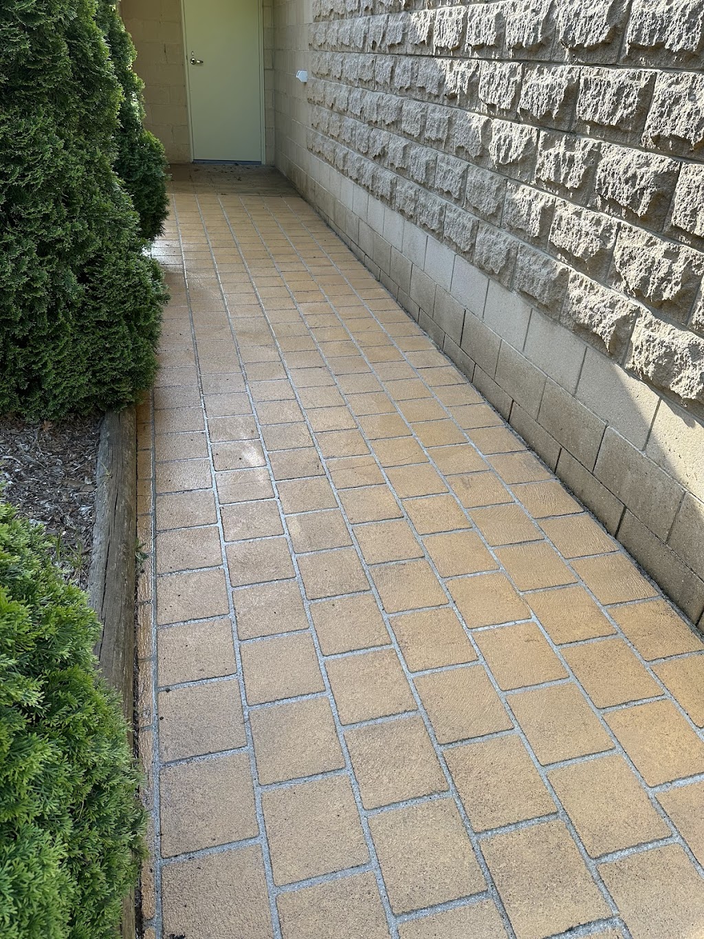 Lyrebird Outdoor Cleaning | 1615 Old Sale Rd, Buln Buln East VIC 3821, Australia | Phone: 0422 109 629