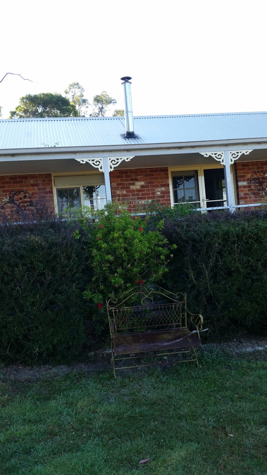Honeyeater Cottage | lodging | 40 Old Beenak Rd, Yellingbo VIC 3139, Australia | 0359648281 OR +61 3 5964 8281