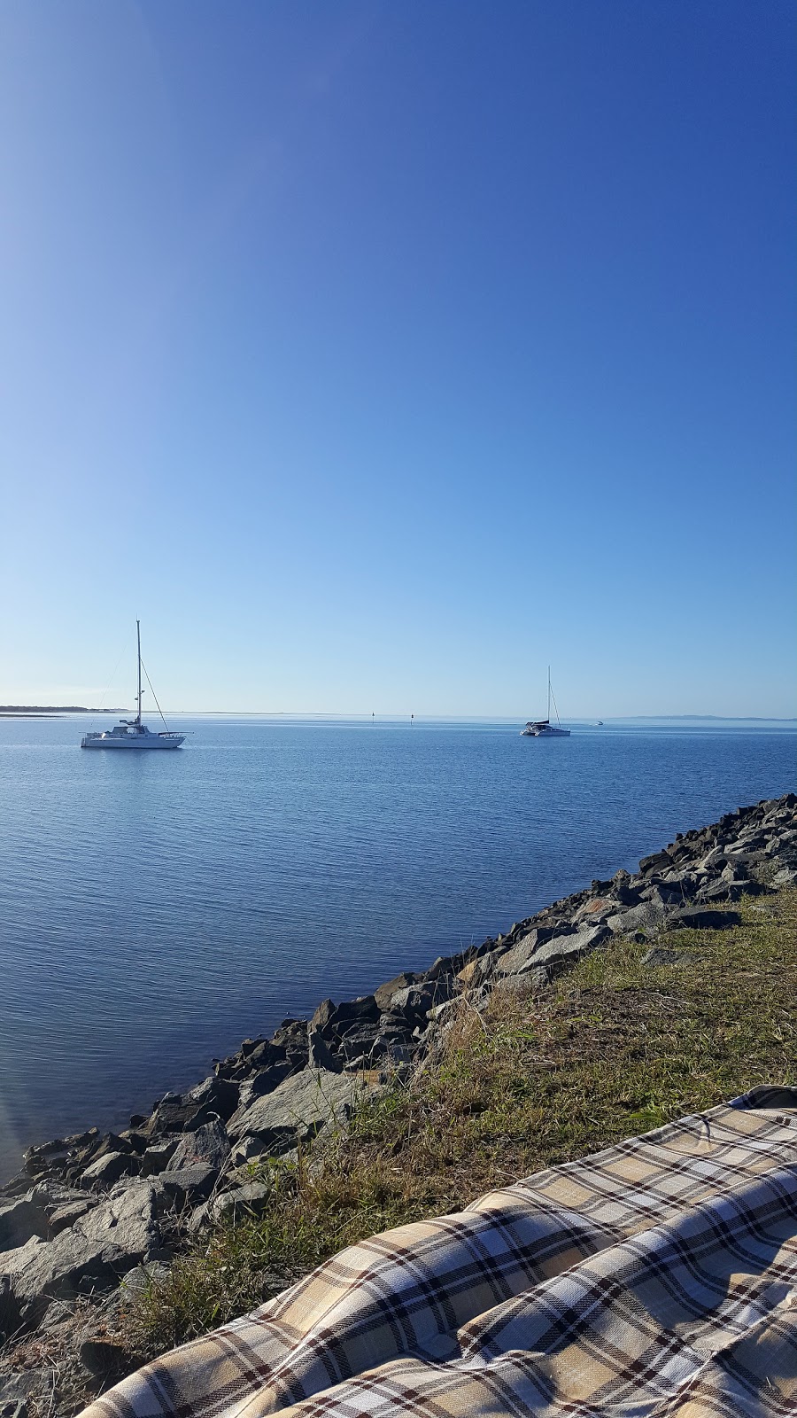 Raby Bay Foreshore Park Beach | park | 90-110 Sentinel Ct, Cleveland QLD 4163, Australia