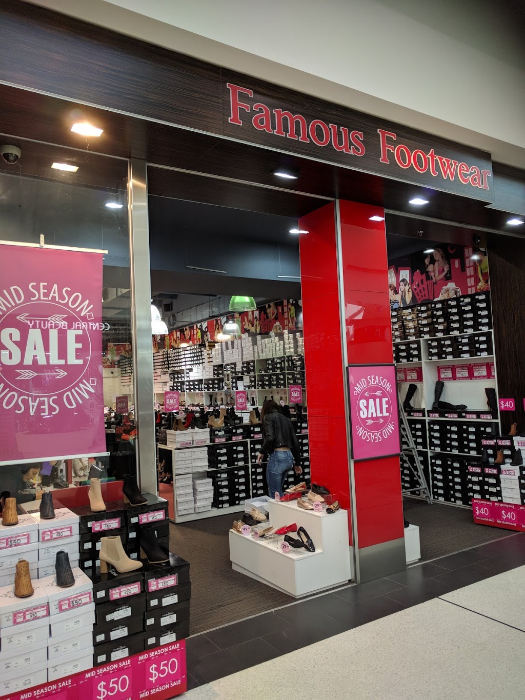 Famous Footwear Airport West | Shop 136 / 137/29-35 Louis St, Airport West VIC 3042, Australia | Phone: (03) 9335 3938