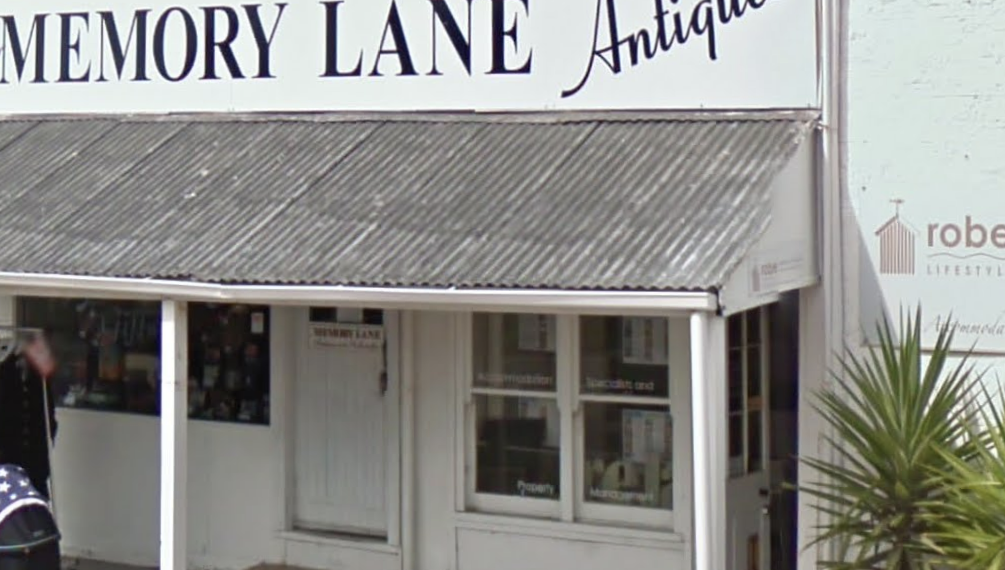 Memory Lane Antiques and Collectables | home goods store | 10 Victoria St, Robe SA 5276, Australia | 0417863600 OR +61 417 863 600