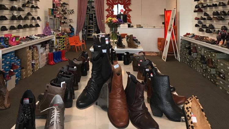 Daylesford Shoes | 5 Park Ln, Daylesford VIC 3460, Australia | Phone: 0404 866 713