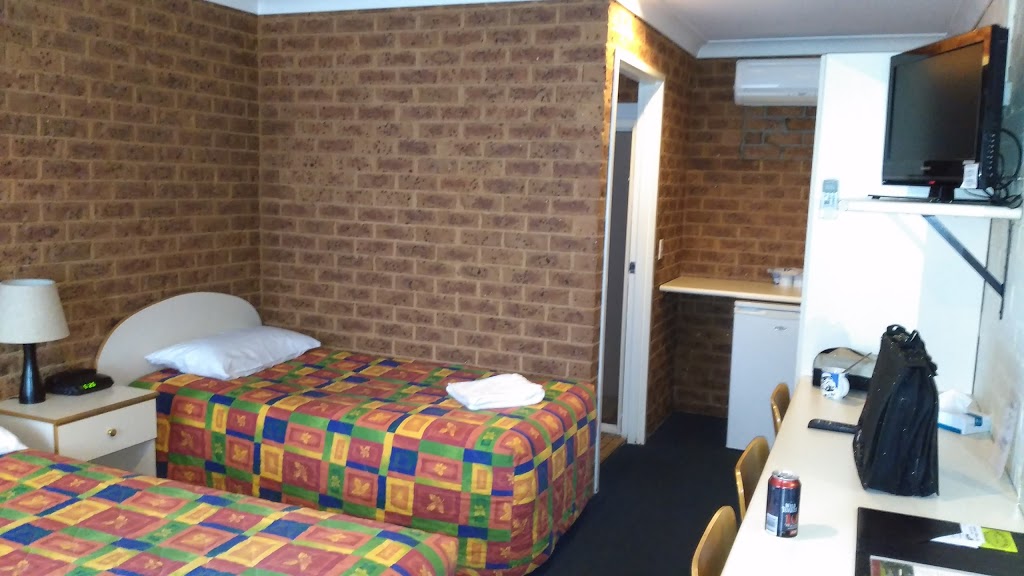 Colonial Motor Inn - West Wyalong | lodging | 4 Ungarie Rd, West Wyalong NSW 2671, Australia | 0269722611 OR +61 2 6972 2611