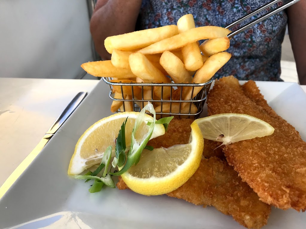 Seafood Town | restaurant | 4/14 Oxley Ave, Woody Point QLD 4019, Australia | 0731422057 OR +61 7 3142 2057