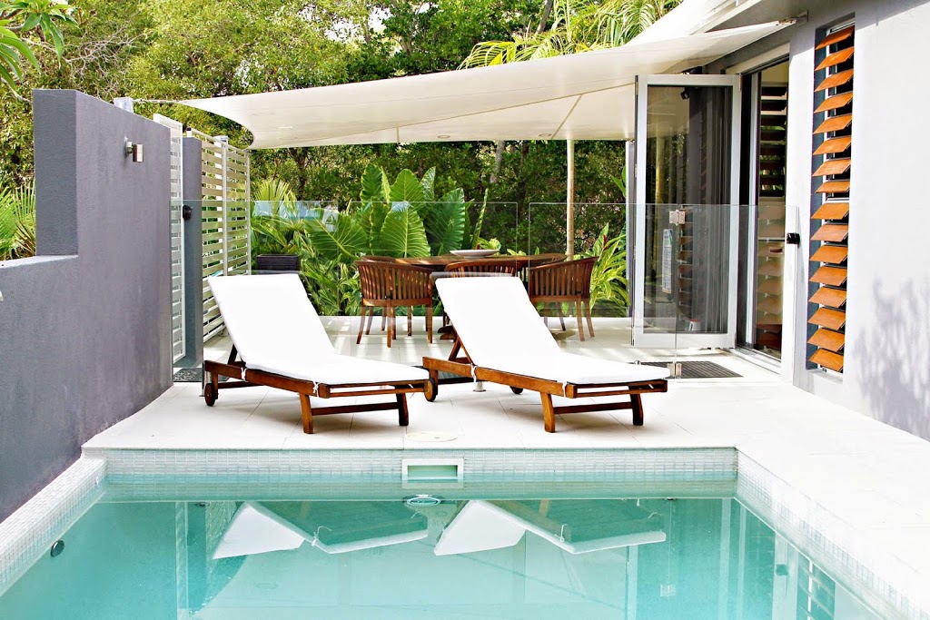 Essence Beachfront Retreat | 18 Pacific Dr, Horseshoe Bay QLD 4819, Australia | Phone: (07) 4778 5955