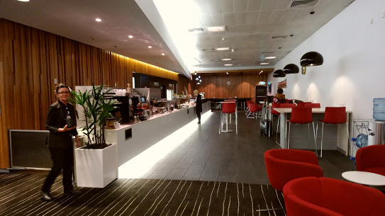 Qantas Club Lounge Gold Coast Airport | night club | 1 Eastern Ave, Bilinga QLD 4225, Australia | 0756886682 OR +61 7 5688 6682