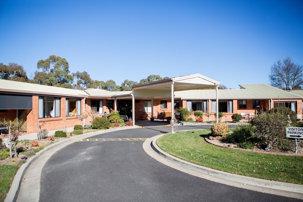 Lee Hostel | lodging | 1 Queen St, Blayney NSW 2799, Australia | 0263683388 OR +61 2 6368 3388