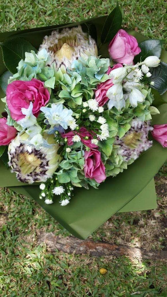 Donelles Gift Garden & Florist | florist | 37 Crossacres St, Doolandella QLD 4077, Australia | 0732788540 OR +61 7 3278 8540
