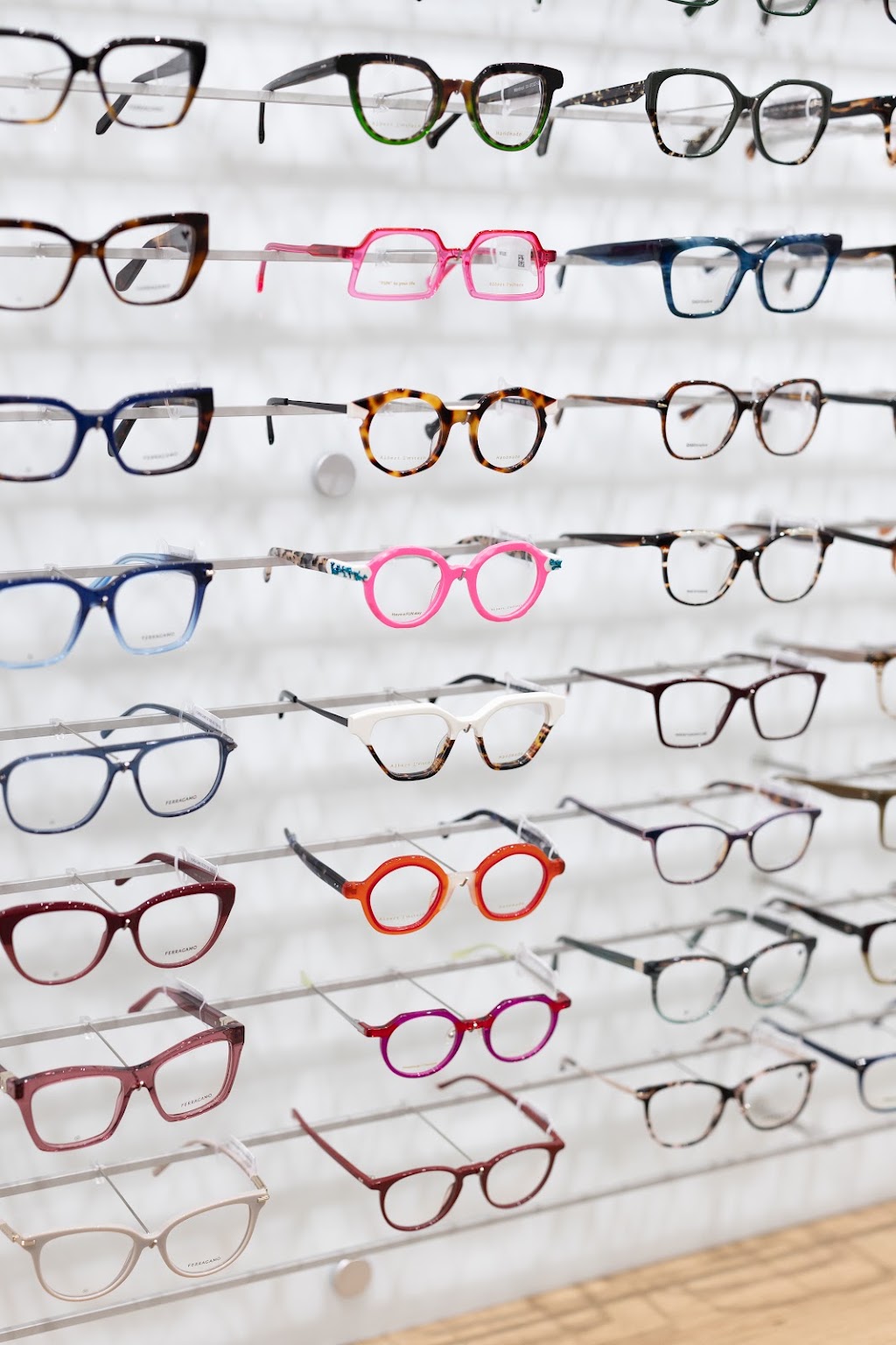 On Point Eyecare | 14 Discovery Ln, Mount Pleasant QLD 4740, Australia | Phone: (07) 4863 4781