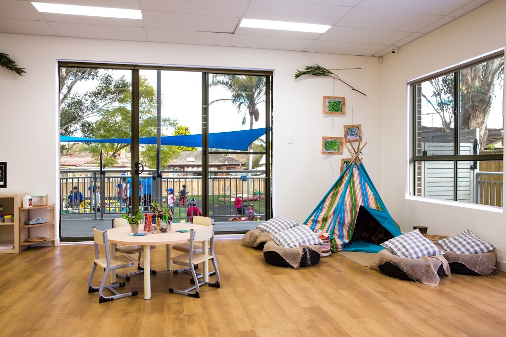 Young Academics Early Learning Centre - Toongabbie | school | 527 Wentworth Ave, Toongabbie NSW 2146, Australia | 1300668993 OR +61 1300 668 993