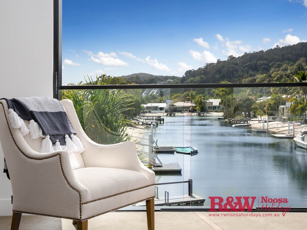 9 Ravenwood - RW Noosa Holidays | 9 Ravenwood Dr, Noosa Heads QLD 4567, Australia | Phone: (07) 5448 0966