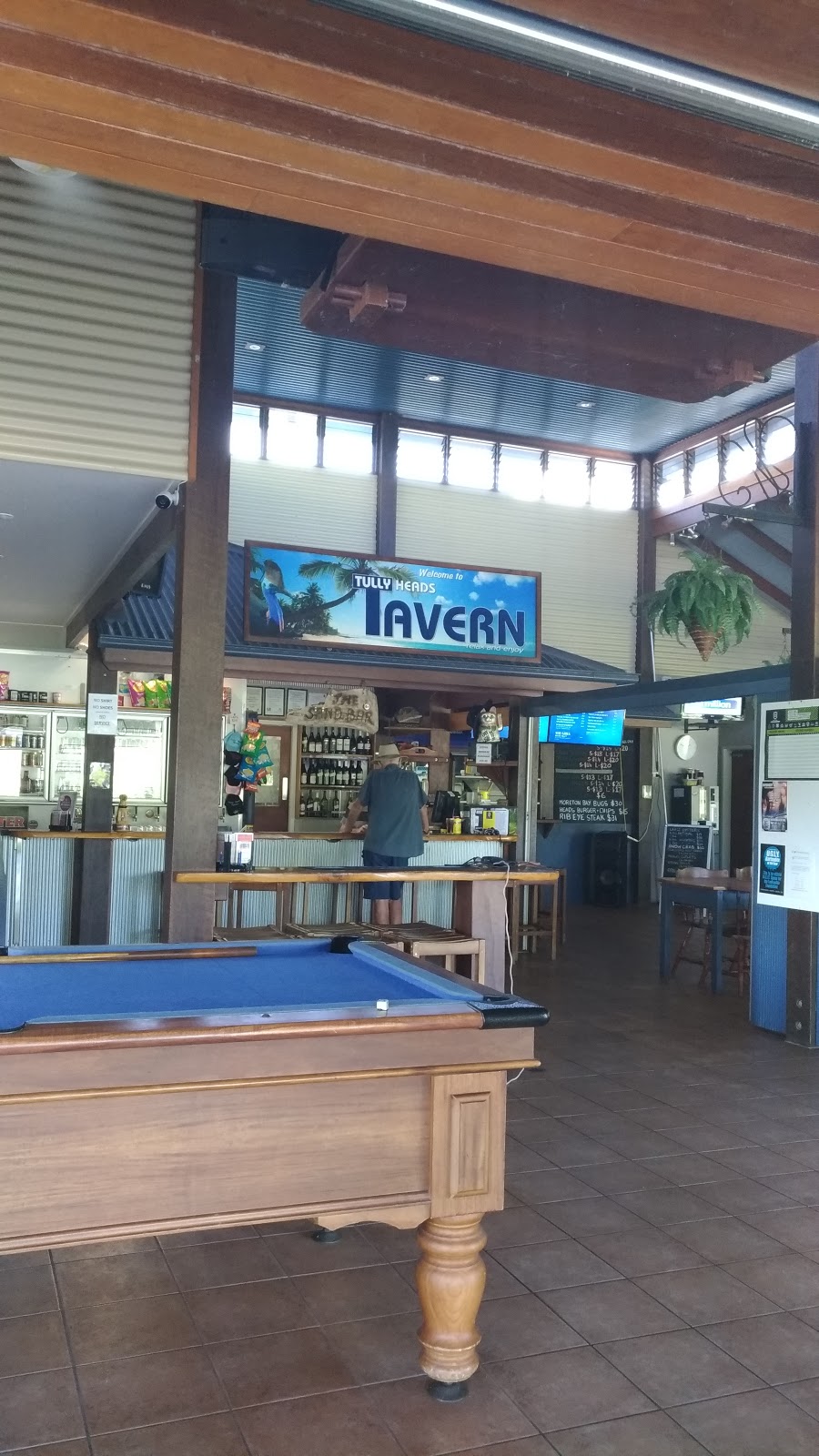 Tully Heads Tavern | 25 Tully Heads Rd, Tully Heads QLD 4854, Australia | Phone: (07) 4066 9350