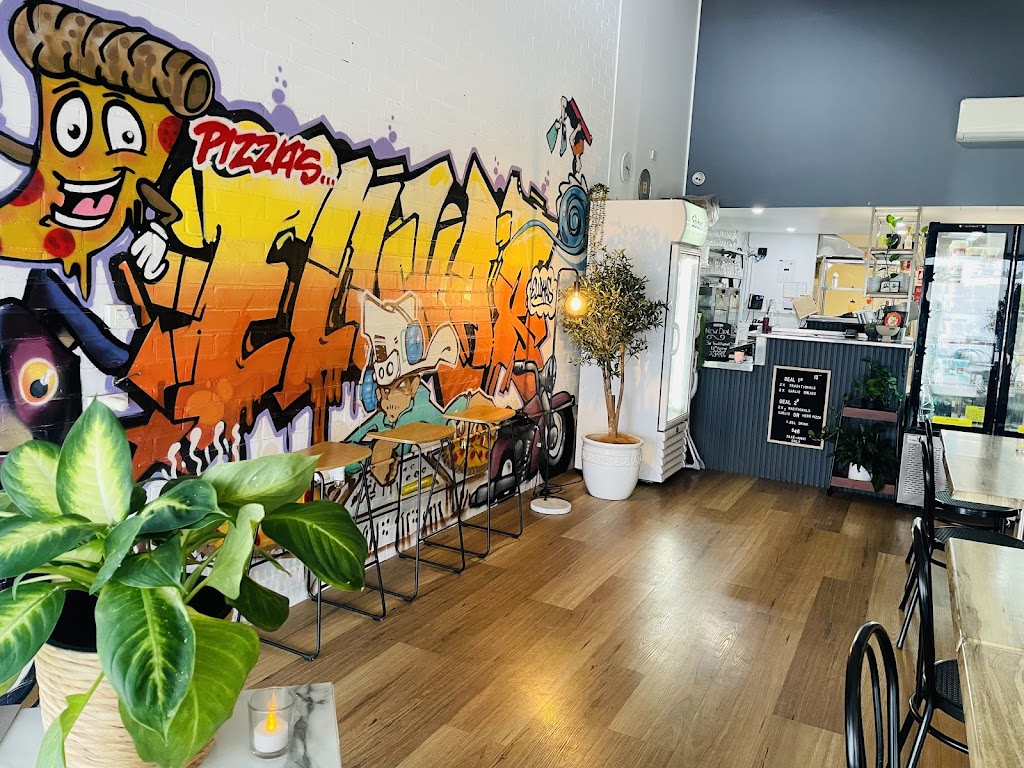 Elukas Pizza | 1613 Ocean Dr, Lake Cathie NSW 2445, Australia | Phone: (02) 6585 5566