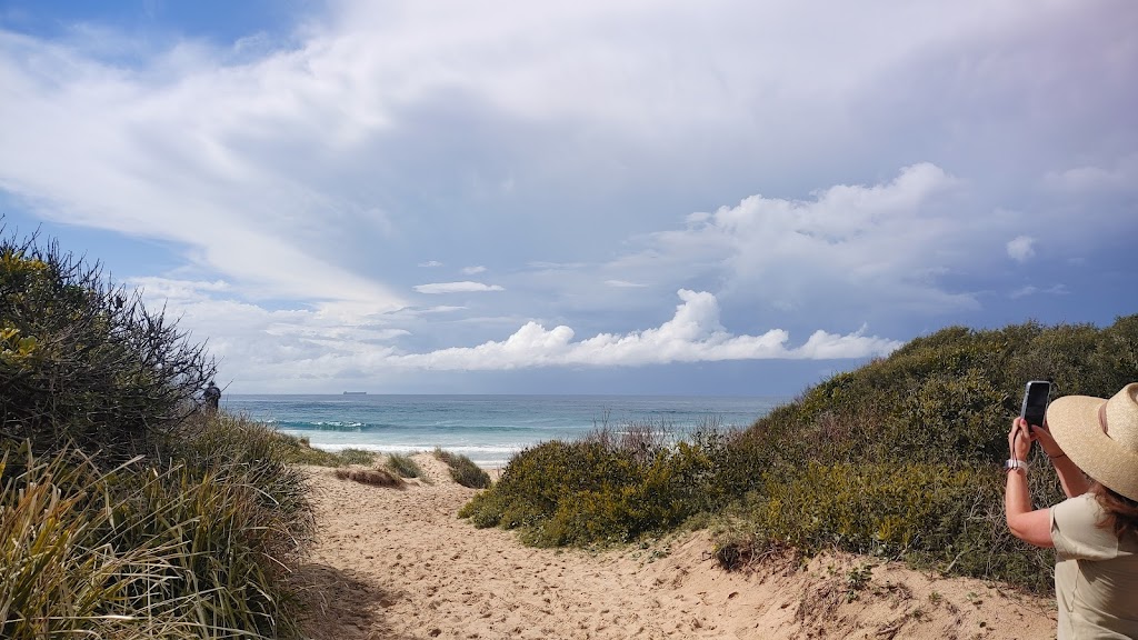 The Lake Palace | 46 Nightshade Cres, Murrays Beach NSW 2281, Australia | Phone: 0412 566 881
