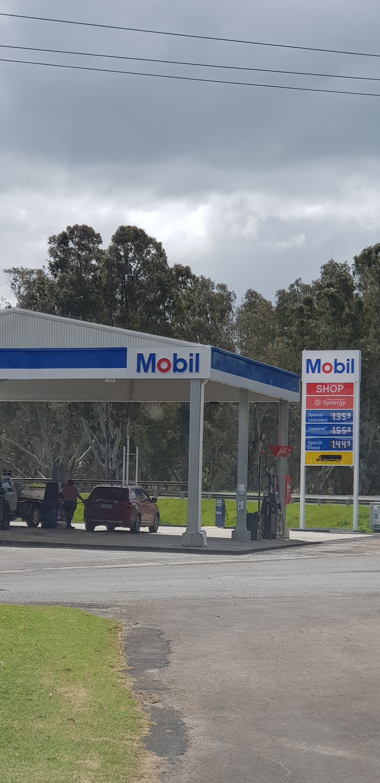 Mobil Service Station | Dowfarm Machinery, 2 Racecourse Rd, Casterton VIC 3311, Australia