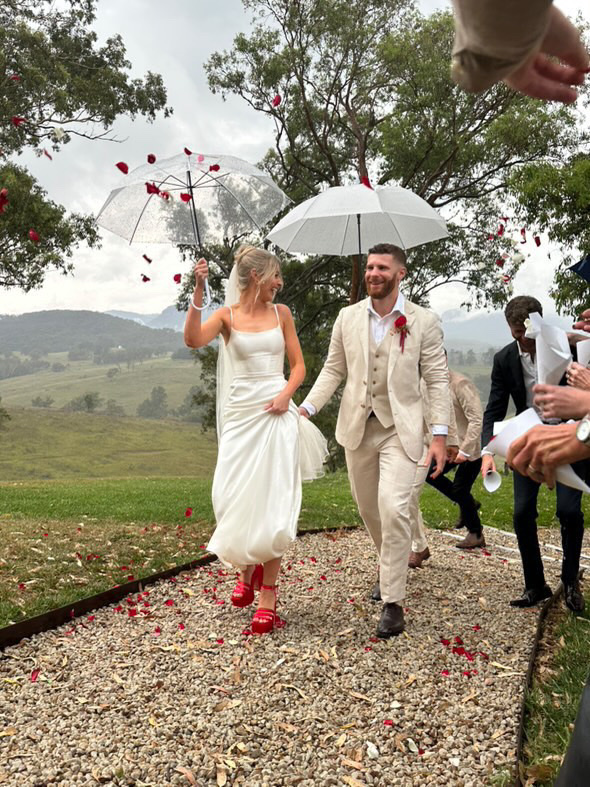 Love In The Mountains | 45 Davidson Rd, Leura NSW 2780, Australia | Phone: 0400 550 919