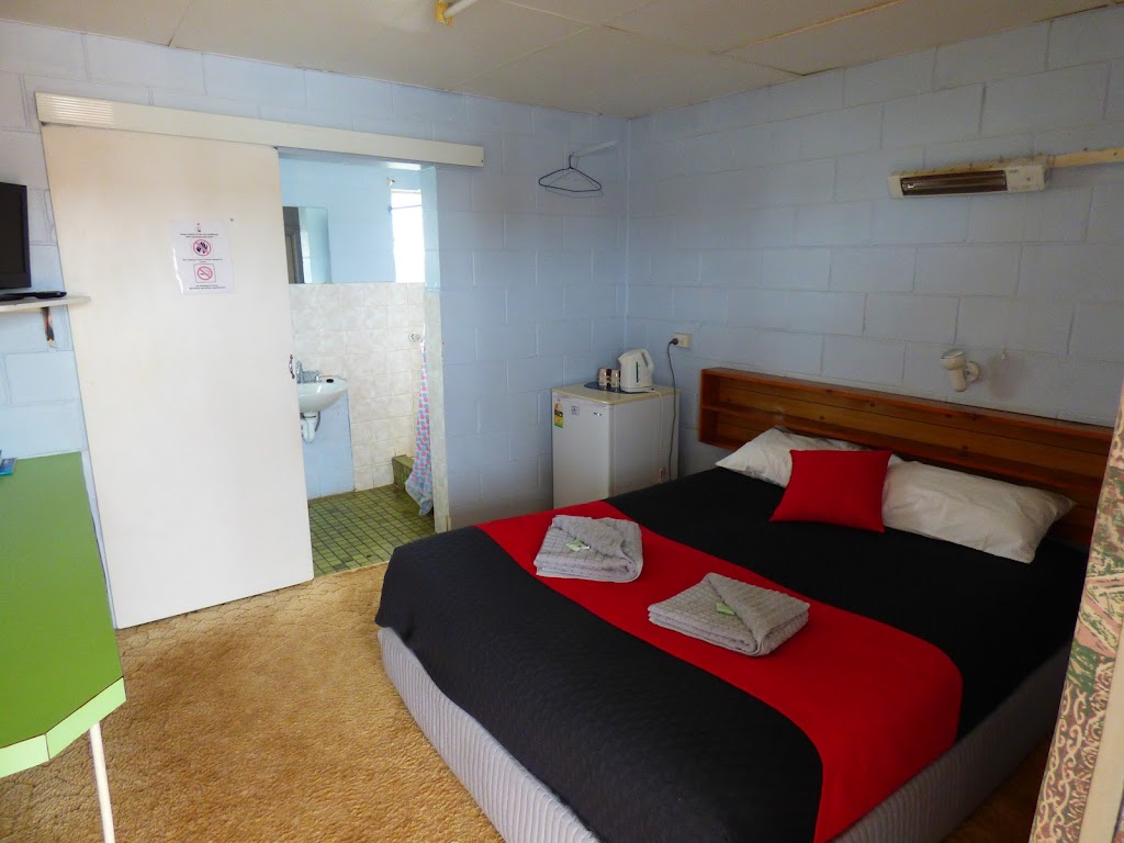 Oxford Hotel Motel | 13 Bowra St, Cunnamulla QLD 4490, Australia | Phone: (07) 4655 1043