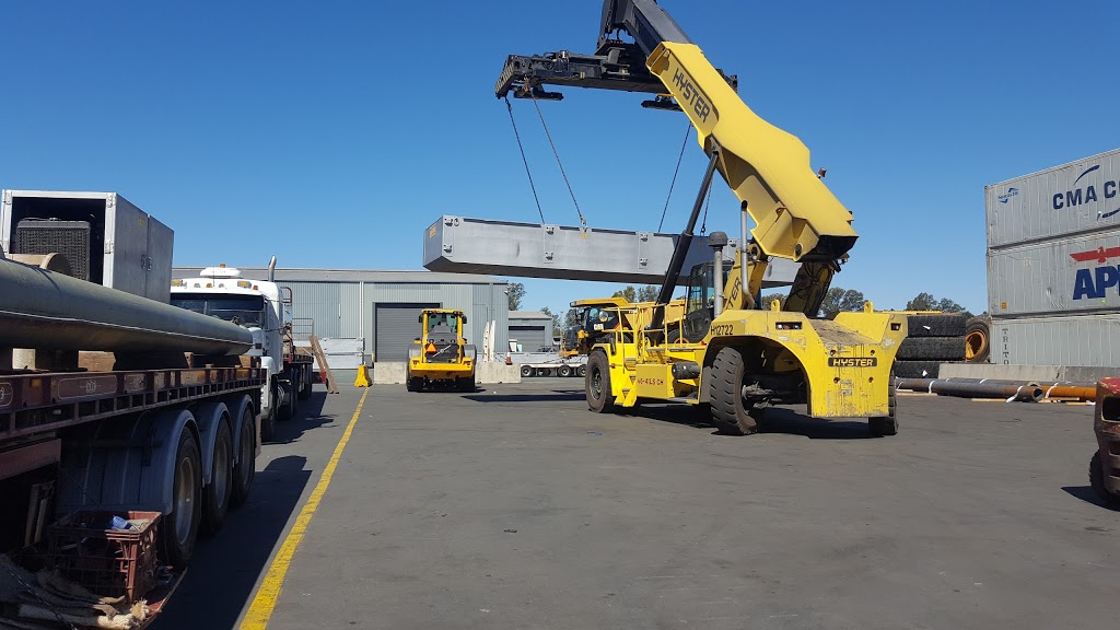 Qube Logistics |  | 1 Bingera Dr, Port of Brisbane QLD 4178, Australia | 0738959500 OR +61 7 3895 9500