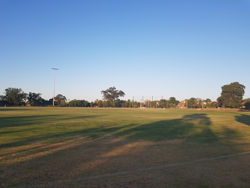 Warrawee Park Oval | park | 1 Atherton Rd, Oakleigh VIC 3166, Australia