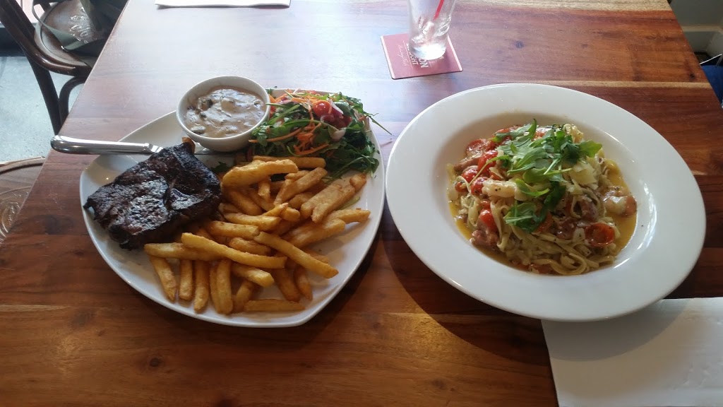 Sandy Cove Tavern | restaurant | 146 S Yunderup Rd, South Yunderup WA 6208, Australia | 0895376155 OR +61 8 9537 6155