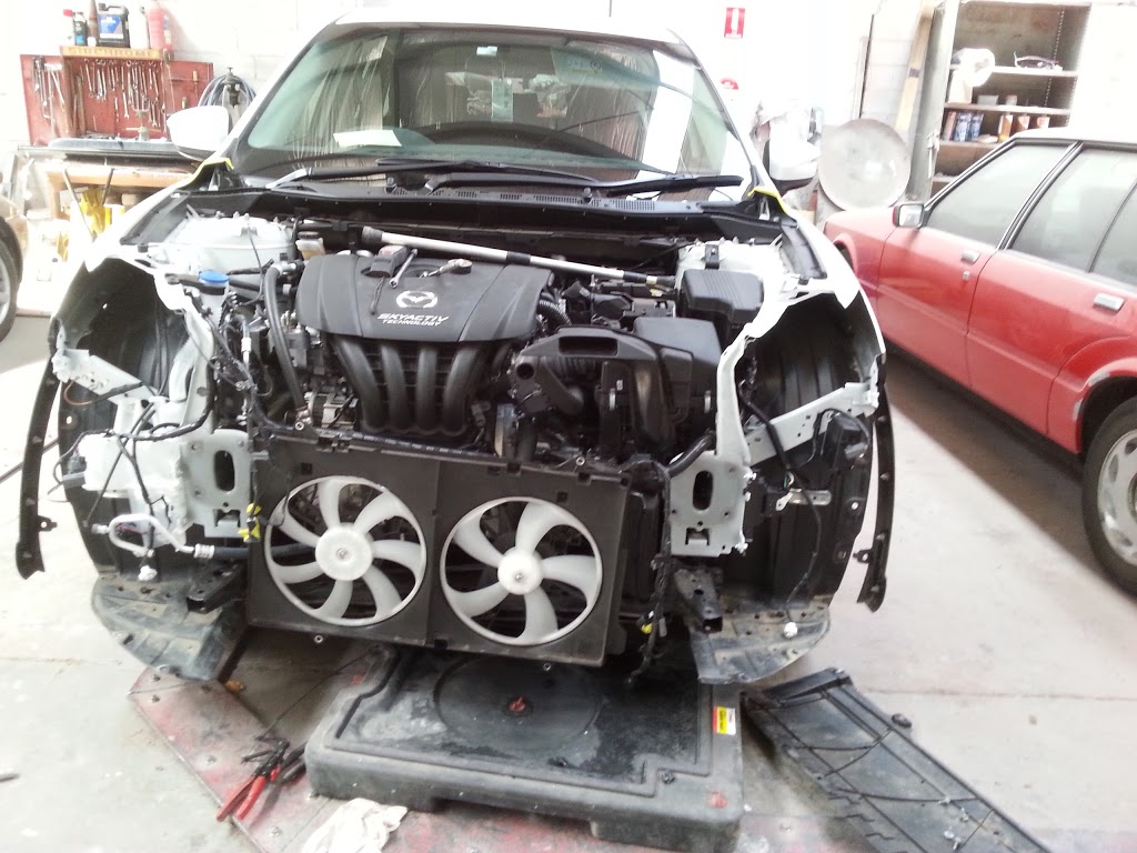 Lawson Motor Body Repairs Pty LTD | car repair | 15 Lawson Cres, Thomastown VIC 3074, Australia | 0394604102 OR +61 3 9460 4102