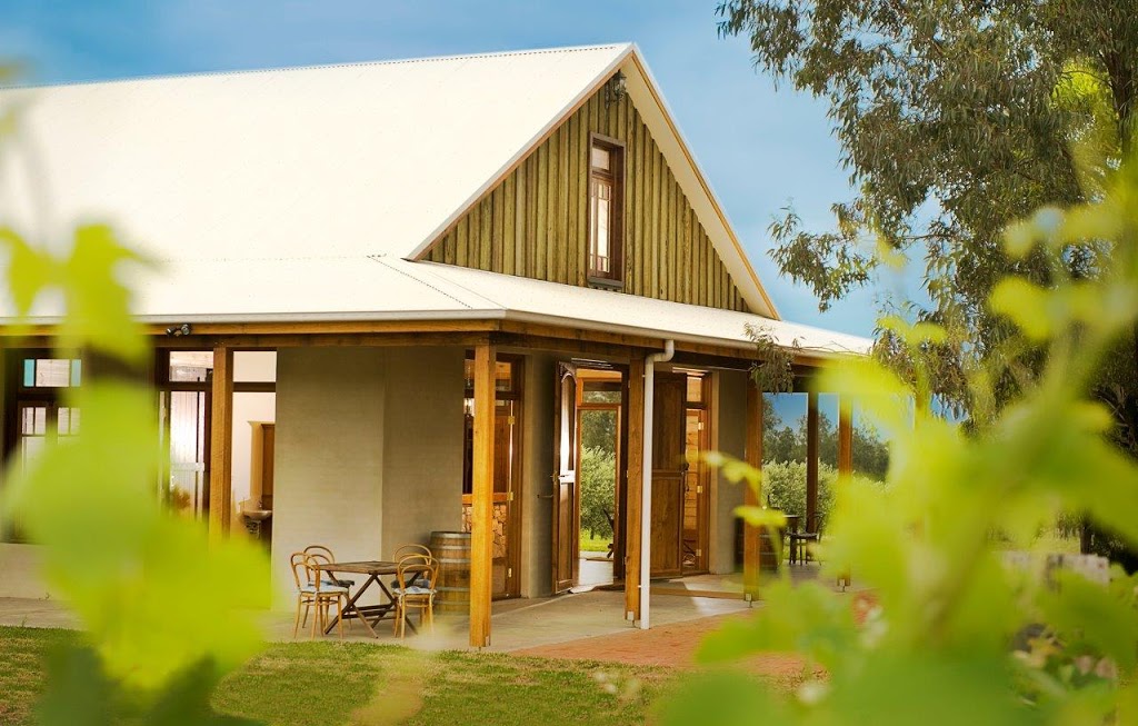 Whispering Brook Winery & Country House, Broke, Hunter Valley | Rodd St, Broke NSW 2330, Australia | Phone: (02) 9818 4126