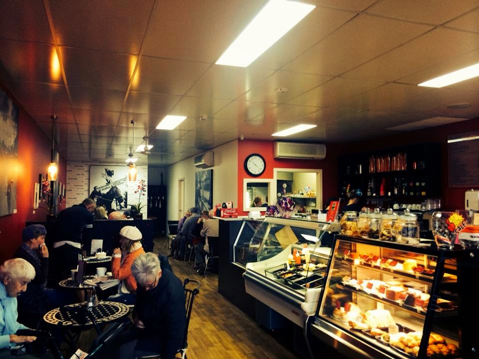 Drouin Gourmet Cafe | bakery | 21 Princes Way, Drouin VIC 3818, Australia | 0356252255 OR +61 3 5625 2255