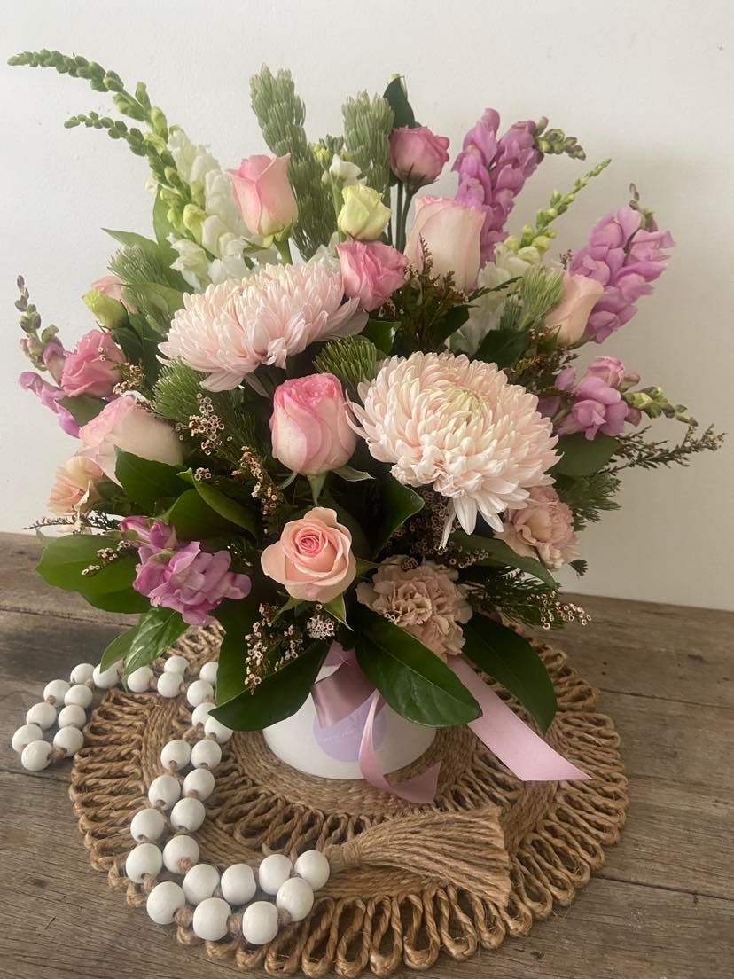 Lavender Lane Floral Creations | florist | 14 Knight Cl, Ourimbah NSW 2258, Australia | 0402414494 OR +61 402 414 494