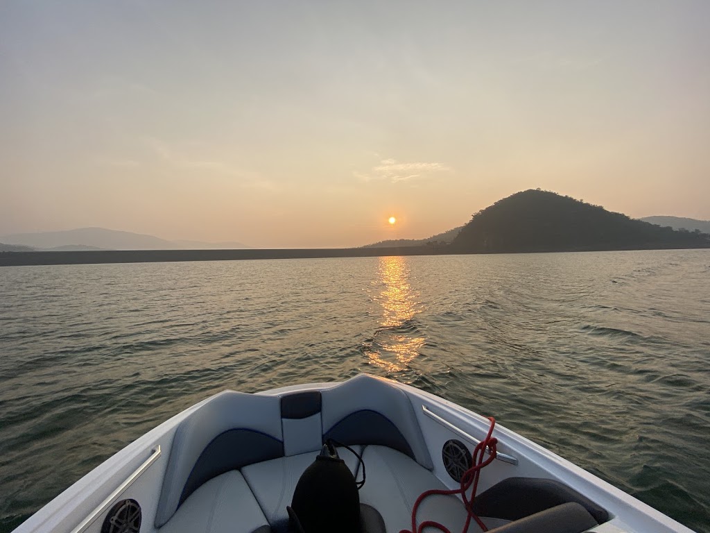 WatersEdge Houseboat Hire Lake Eildon | 190 Sugarloaf Rd, Eildon VIC 3713, Australia | Phone: 0437 944 162