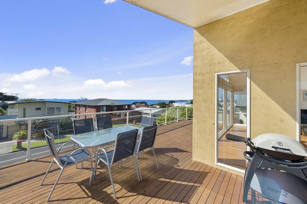 Seaview On Seaview | 16 Seaview Dr, Apollo Bay VIC 3233, Australia | Phone: (03) 5237 2600