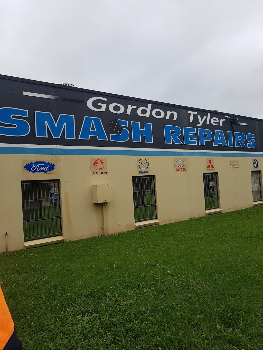 Gordon Tyler Smash Repairs | car repair | 138 Toongabbie Rd, Toongabbie NSW 2146, Australia | 0296319133 OR +61 2 9631 9133