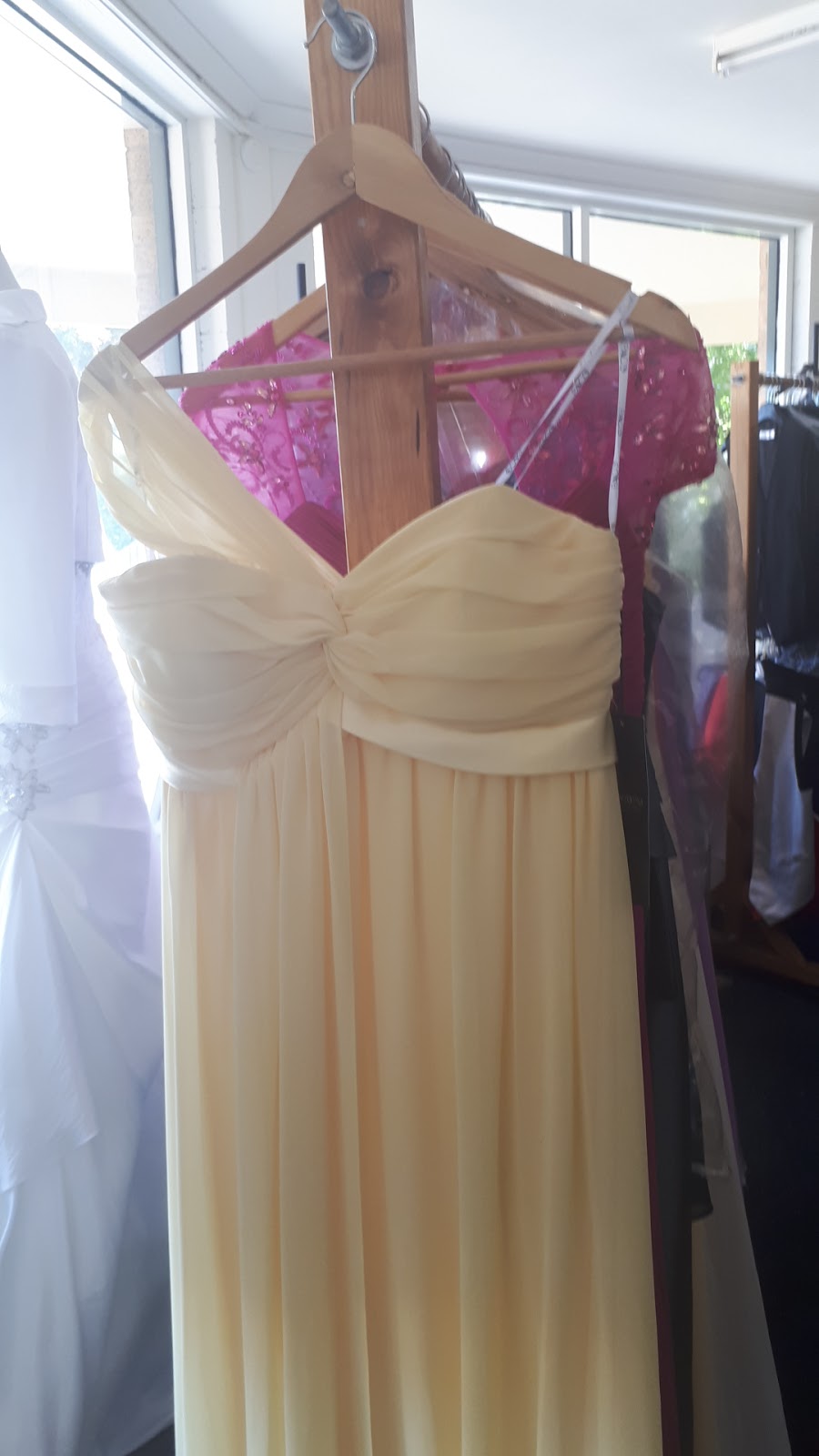 Little Blue Bridal | 7/129-133 Beach St, Frankston VIC 3199, Australia | Phone: (03) 9769 6685