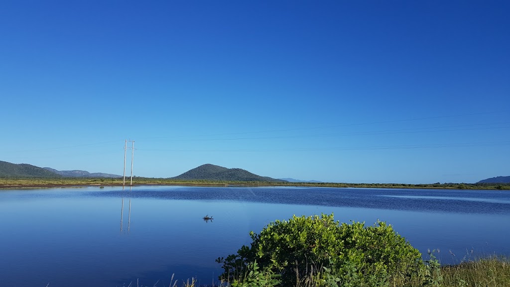 Bowling Green Bay | Bruce Hwy, Cape Cleveland QLD 4810, Australia | Phone: 13 74 68