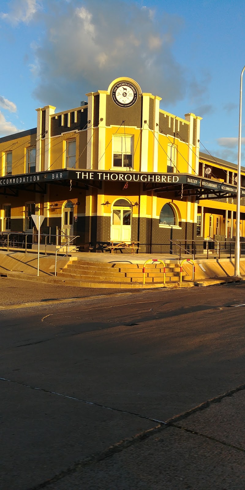 Thoroughbred Hotel | lodging | 222 Kelly St., Scone NSW 2337, Australia | 0265453669 OR +61 2 6545 3669