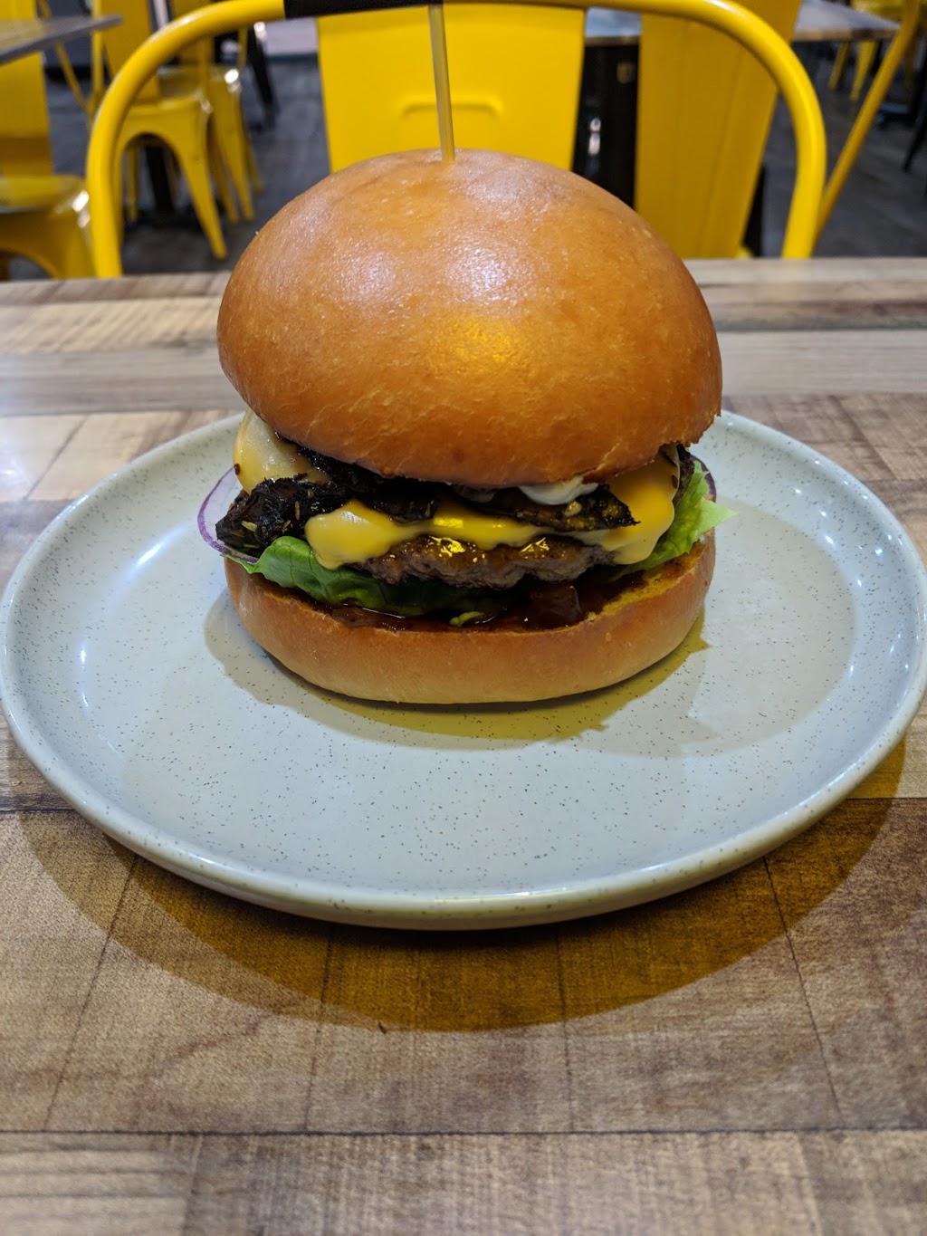 BurGur ???????? | Heritage Springs Shopping Centre, 11/1 Livingstone Boulevard, Pakenham VIC 3810, Australia | Phone: (03) 5940 2718