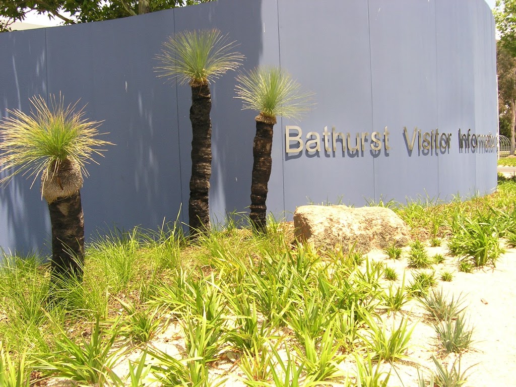 Bathurst Visitor Information Centre | travel agency | 1 Kendall Ave, Bathurst NSW 2795, Australia | 1800681000 OR +61 1800 681 000