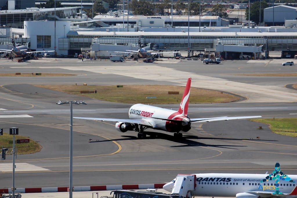 Michael Kors | 747 Airport Drive Sydney Airport, T1 B2-923, Mascot NSW 2020, Australia | Phone: (02) 9693 5666