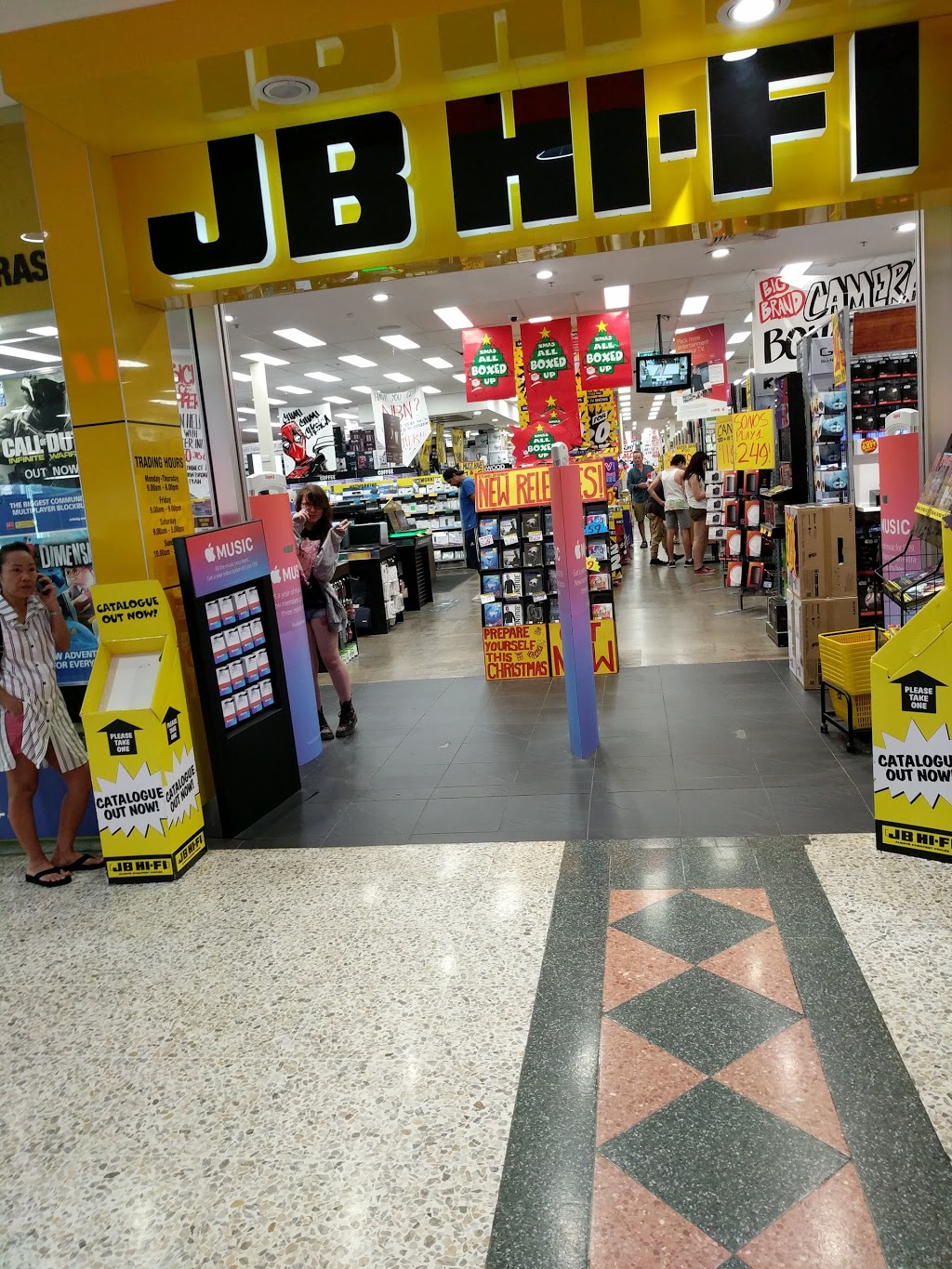 JB Hi-Fi Casuarina | electronics store | Casuarina Square Shopping Centre, 247 Trower Rd, Casuarina NT 0810, Australia | 0889957200 OR +61 8 8995 7200