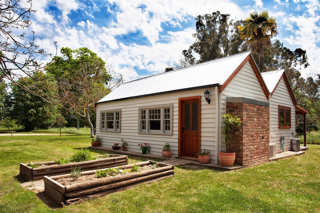 Cortes Cottage | lodging | 235 Schlapps Rd, Gapsted VIC 3737, Australia | 0431149601 OR +61 431 149 601