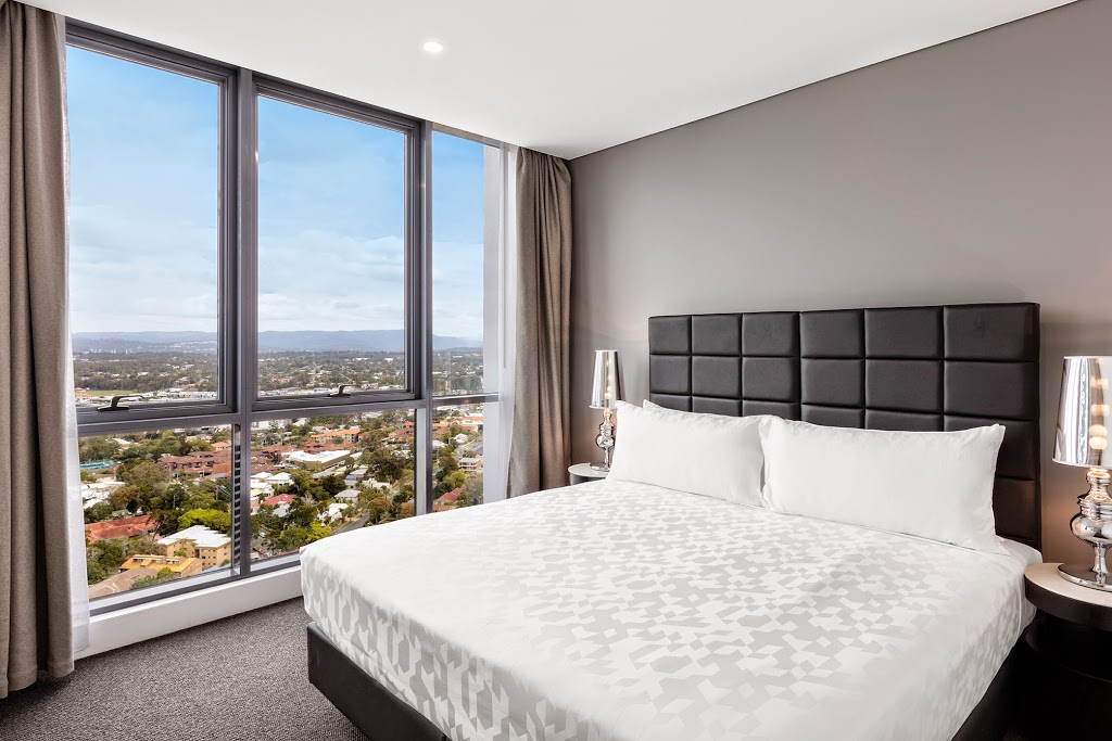 Meriton Suites Southport | 2 Como Cres, Southport QLD 4215, Australia | Phone: (02) 9277 1125