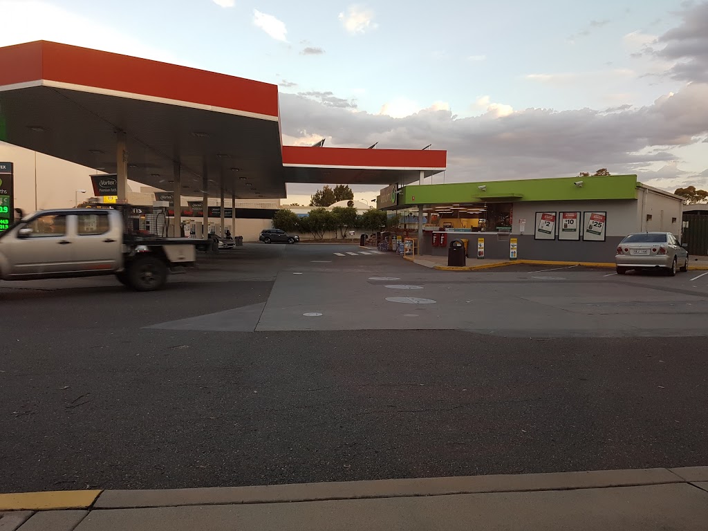 Woolworths Caltex Belconnen | gas station | 4 Luxton St, Belconnen ACT 2617, Australia | 0262532471 OR +61 2 6253 2471