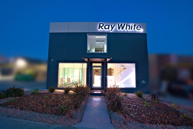 Ray White Taylors Lakes | real estate agency | Shop/1 Shoppers Ln, Taylors Lakes VIC 3038, Australia | 0393909002 OR +61 3 9390 9002
