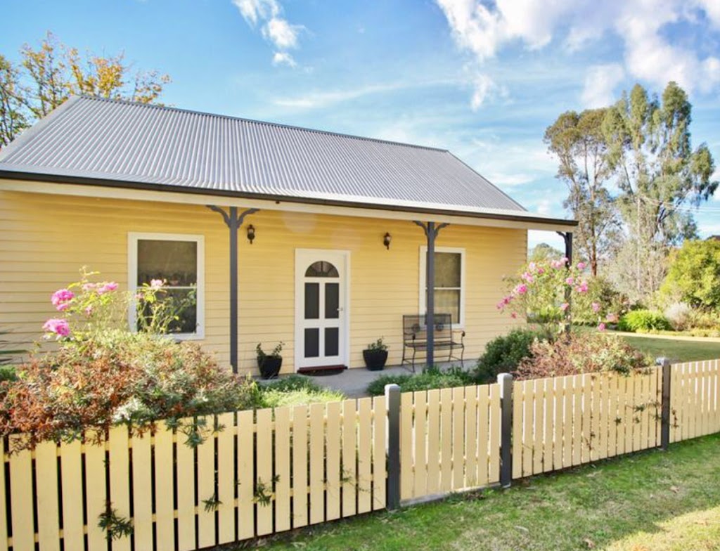 Clarices Cottage | lodging | 1 Bakery Ln, Whitfield VIC 3733, Australia | 0357298598 OR +61 3 5729 8598