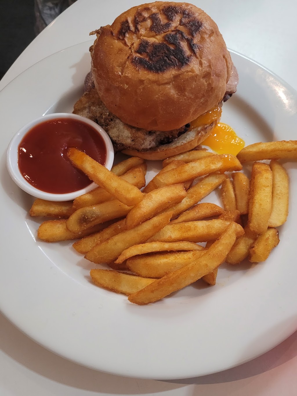 Golden Vine Hotel | 135 King St, Bendigo VIC 3550, Australia | Phone: (03) 5443 6063 Golden Vine Hotel | 135 King St, Bendigo VIC 3550, Australia | Phone: (03) 5443 6063