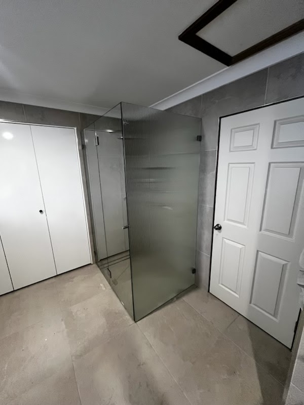 Atlas Glass | 5 Venture Cl, Morisset NSW 2264, Australia | Phone: 0466 522 244
