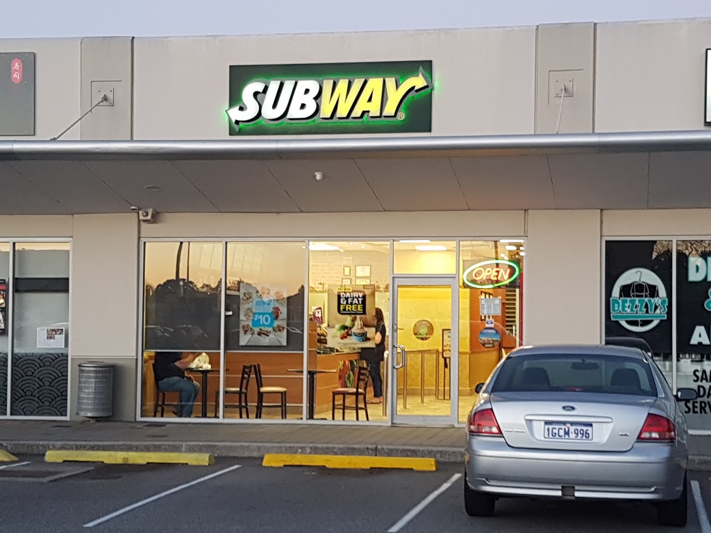 Subway | restaurant | Shop 17, The Vale Shopping Centre, 271 Amherst Rd, Canning Vale WA 6155, Australia | 0894565788 OR +61 8 9456 5788
